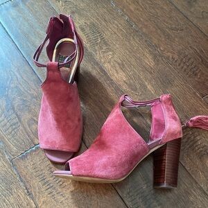 White House Black Market sz 6.5 Asher Peep Toe Ankle Booties. Sexy!!